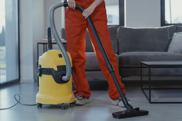 a%20professional%20cleaner%20in%20overalls%20vacuuming a%20professional%20cleaner%20in%20overalls%20vacuuming